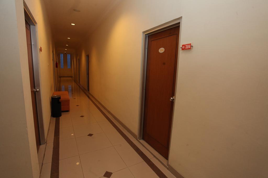 Hotel Aryuka Kejayan Экстерьер фото